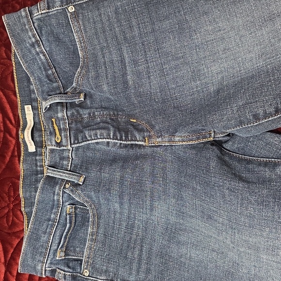 Levis - Picture 3 of 4